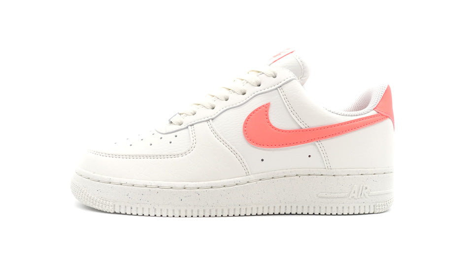 NIKE (WMNS) AIR FORCE 1 '07 NEXT NATURE SAIL/SAIL/HOT LAVA