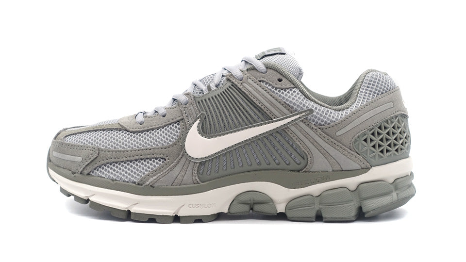 NIKE ZOOM VOMERO 5 DARK STUCCO/PHANTOM/LIGHT SMOKE GREY – mita