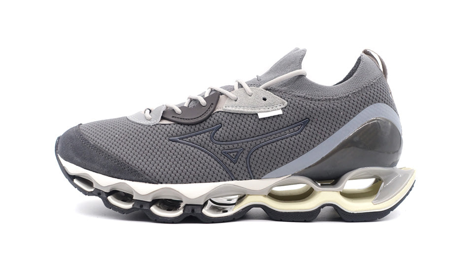 via SHOES MASTER Vol.37 Mizuno Sports Style “WAVE PROPHECY β