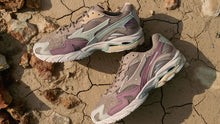 画像をギャラリービューアに読み込む, MIZUNO WAVE RIDER 10 "RUST" "FOOTPATROL" "KAZOKU" BEIGE/PURPLE/LIGHT GREEN