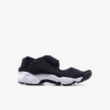 画像をギャラリービューアに読み込む, NIKE RIFT (GS/PS BOYS) BLACK/WHITE