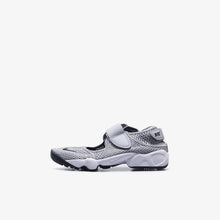 画像をギャラリービューアに読み込む, NIKE RIFT (GS/PS BOYS) WOLF GREY/WHITE/BLACK 1