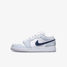 画像をギャラリービューアに読み込む, JORDAN BRAND AIR JORDAN 1 LOW GS "MICHAEL JORDAN"  WHITE/SQUADRON BLUE/AURA 1