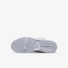 画像をギャラリービューアに読み込む, JORDAN BRAND AIR JORDAN 1 LOW GS "MICHAEL JORDAN"  WHITE/SQUADRON BLUE/AURA 3