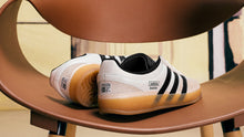 画像をギャラリービューアに読み込む, adidas Originals BAD BUNNY GAZELLE INDOOR &quot;BAD BUNNY&quot; CORE WHITE/CORE BLACK/GUM 8