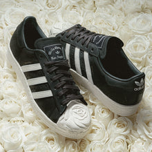 画像をギャラリービューアに読み込む, adidas Originals CHAVARRIA SUPERSTAR "WILLY CHAVARRIA"  CORE BLACK/OFF WHITE/GOLD METALLIC