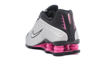 画像をギャラリービューアに読み込む, NIKE (WMNS) SHOX R4  BLACK/METALLIC SILVER/PINKSICLE 2