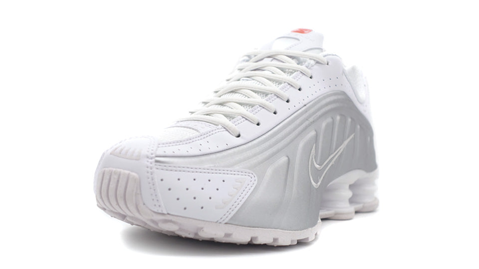 NIKE (WMNS) SHOX R4 WHITE/WHITE/METALLIC SILVER/MAX ORANGE – mita