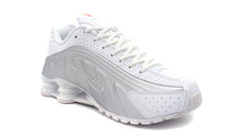 画像をギャラリービューアに読み込む, NIKE (WMNS) SHOX R4 WHITE/WHITE/METALLIC SILVER/MAX ORANGE 5