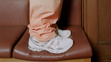 画像をギャラリービューアに読み込む, ASICS SportStyle GEL-KAYANO 14 &quot;A.P.C.&quot; WHITE/PURE SILVER