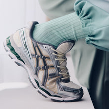 画像をギャラリービューアに読み込む, ASICS SportStyle GEL-KAYANO 12.1  CREAM/CARBON