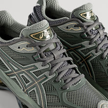 画像をギャラリービューアに読み込む, ASICS SportStyle GEL-KINETIC 2.0 OBSIDIAN GREY/OLIVE CANVAS