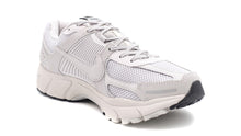画像をギャラリービューアに読み込む, NIKE ZOOM VOMERO 5  VAST GREY/VAST GREY/BLACK/SAIL 5