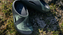 画像をギャラリービューアに読み込む, crocs MELLOW RECOVERY CLOG &quot;ROA&quot; BLACK/MULTI