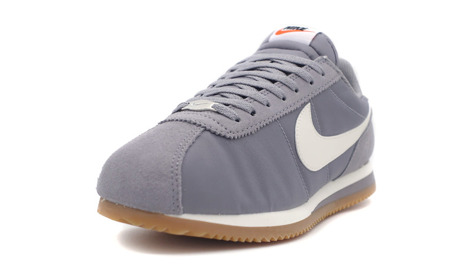 NIKE (WMNS) CORTEZ TXT CEMENT GREY/SAIL/GUM LIGHT BROWN 1