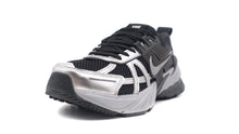 画像をギャラリービューアに読み込む, NIKE (WMNS) V2K RUN BLACK/METALLIC SILVER/ANTHRACITE 1