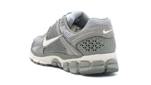 画像をギャラリービューアに読み込む, NIKE ZOOM VOMERO 5 DARK STUCCO/PHANTOM/LIGHT SMOKE GREY 2