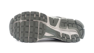 NIKE ZOOM VOMERO 5 DARK STUCCO/PHANTOM/LIGHT SMOKE GREY 4