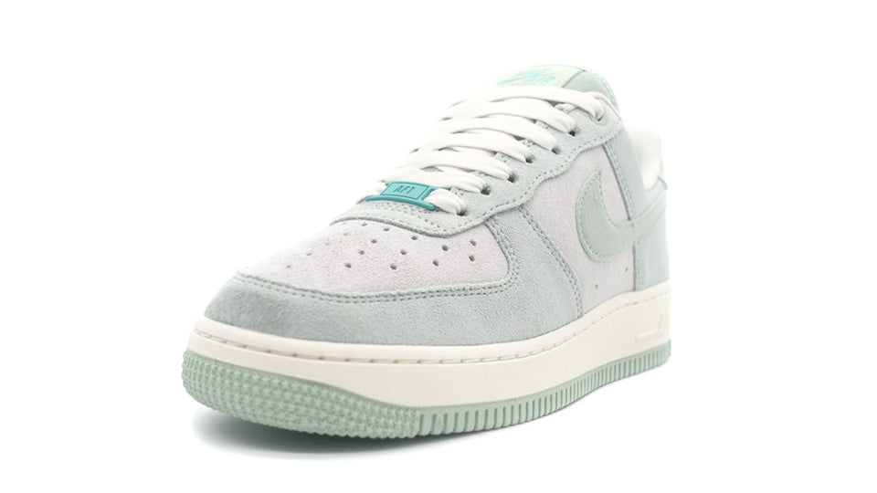 NIKE (WMNS) AIR FORCE 1 '07 SE SPRUCE AURA/PISTACHIO FROST/GREEN FROST 1