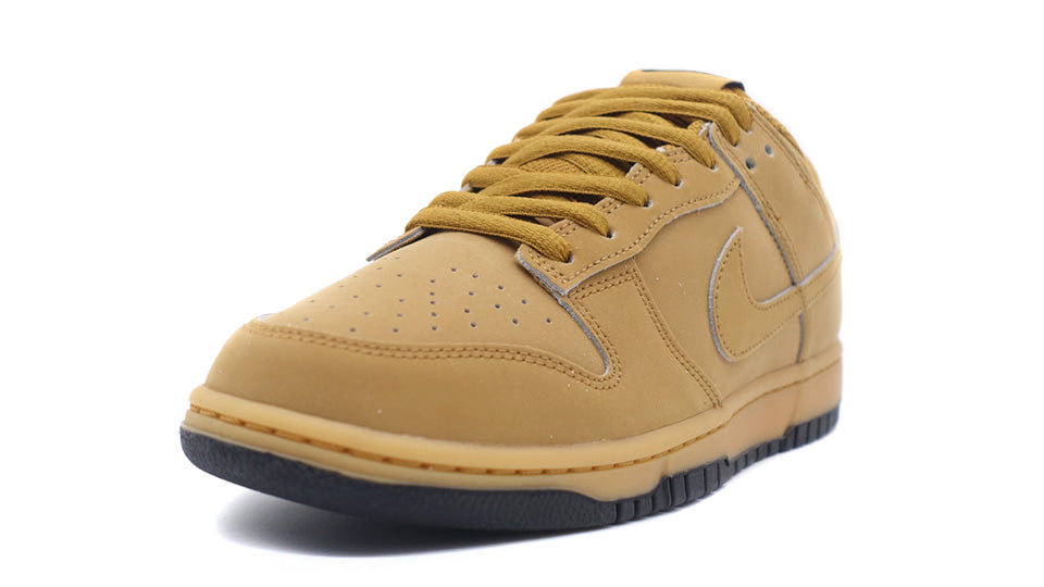 NIKE DUNK LOW SE 
