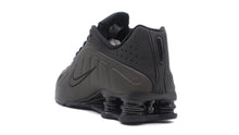 画像をギャラリービューアに読み込む, NIKE SHOX R4 BLACK/BLACK/BLACK/BRIGHT CRIMSON 2