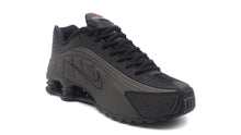 画像をギャラリービューアに読み込む, NIKE SHOX R4 BLACK/BLACK/BLACK/BRIGHT CRIMSON 5