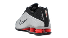 画像をギャラリービューアに読み込む, NIKE SHOX R4 METALLIC SILVER/METALLIC SILVER/BLACK 2