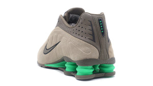 国内配送 NIKE W SHOX R4 OLIVE KHAKI/OLIVE KHAKI-KHAKI Suede and Shox: Nike's R4 “Olive Khaki” Drops This Fall
