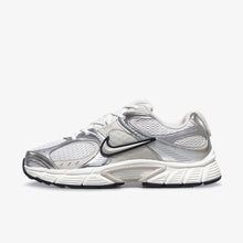 画像をギャラリービューアに読み込む, NIKE (WMNS) V5 RNR  SUMMIT WHITE/LIGHT OREWOOD BROWN/SAIL/BLACK 1