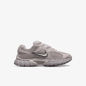 NIKE (WMNS) V5 RNR MOON PARTICLE/LIGHT OREWOOD BROWN – mita sneakers