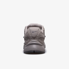 画像をギャラリービューアに読み込む, NIKE (WMNS) V5 RNR  MOON PARTICLE/LIGHT OREWOOD BROWN 4