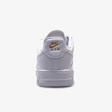 画像をギャラリービューアに読み込む, NIKE (WMNS) AIR FORCE 1 '07 WHITE/WHITE/METALLIC GOLD/SUMMIT WHITE 4