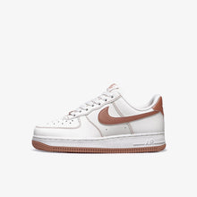 画像をギャラリービューアに読み込む, NIKE (WMNS) AIR FORCE 1 '07  SAIL/ROSE GOLD 1