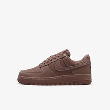 画像をギャラリービューアに読み込む, NIKE (WMNS) AIR FORCE 1 '07 ESS + DESERT DUST/WHITE/METALLIC SILVER/DESERT DUST