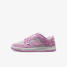 画像をギャラリービューアに読み込む, NIKE (WMNS) DUNK LOW SE "FLORETTE"  PINK FOAM/SAIL/PINK RISE 1