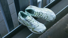 画像をギャラリービューアに読み込む, MIZUNO WAVE RIDER 10 OFF WHITE/LIGHT GREEN/SILVER