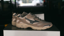 画像をギャラリービューアに読み込む, MIZUNO MXR OG BLACK/METALLIC GREY