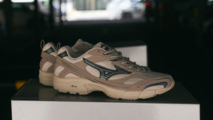 MIZUNO MXR OG BLACK/METALLIC GREY