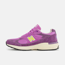 画像をギャラリービューアに読み込む, New Balance U993 "Made in USA"  PASSION FRUIT/DUSTED GRAPE/FIREFLY 1