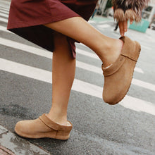 画像をギャラリービューアに読み込む, UGG W ENWRAP CLOG CHESTNUT