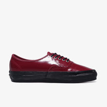画像をギャラリービューアに読み込む, VANS OTW AUTHENTIC 44 SIPED VIBRAM "OTW by VANS"  GLOSS LEATHER BROGUE BORDEAUX/BLACK 2