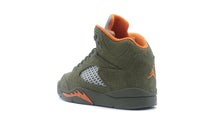 画像をギャラリービューアに読み込む, JORDAN BRAND JORDAN 5 RETRO PS &quot;OLIVE&quot; &quot;MICHAEL JORDAN&quot; ARMY OLIVE/SOLAR ORANGE 2