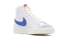 画像をギャラリービューアに読み込む, NIKE BLAZER MID '77 VNTG WHITE/HABANERO RED/MEDIUM BLUE/SAIL 5