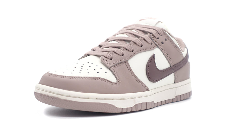 NIKE (WMNS) DUNK LOW SAIL/PLUM ECLIPSE/DIFFUSED TAUPE 1