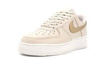 画像をギャラリービューアに読み込む, NIKE (WMNS) AIR FORCE 1 '07 ESS TRND SANDDRIFT/METALLIC GOLD/PHANTOM 1