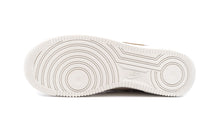 画像をギャラリービューアに読み込む, NIKE (WMNS) AIR FORCE 1 '07 ESS TRND SANDDRIFT/METALLIC GOLD/PHANTOM 4