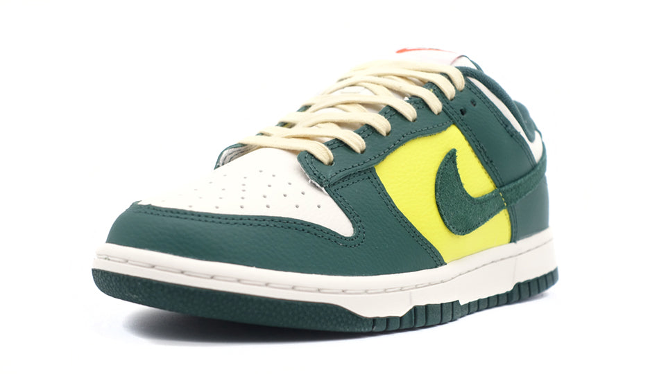 NIKE (WMNS) DUNK LOW SE SAIL/NOBLE GREEN/OPTI YELLOW/PICANTE RED 1