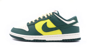 NIKE (WMNS) DUNK LOW SE SAIL/NOBLE GREEN/OPTI YELLOW/PICANTE RED 3