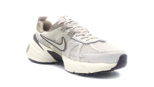 画像をギャラリービューアに読み込む, NIKE (WMNS) V2K RUN LIGHT OREWOOOD BROWN/LIGHT BONE/KHAKI/EATH 5