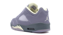 画像をギャラリービューアに読み込む, JORDAN BRAND (WMNS) AIR JORDAN 5 RETRO LOW &quot;MICHAEL JORDAN&quot; INDIGO HAZE/FIRE RED/METALLIC SILVER 2